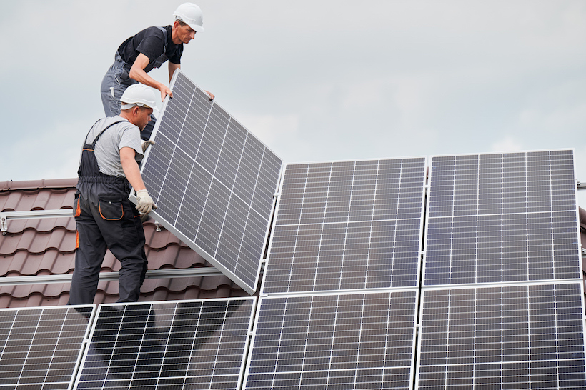 RESCERT zonnepanelen installateurs plaatsen een PV-installatie